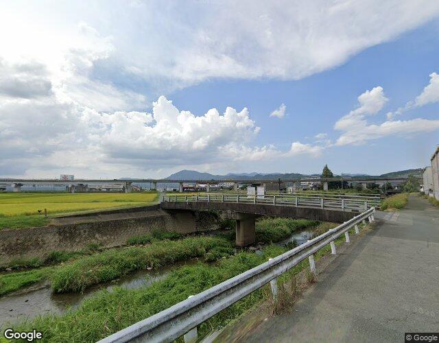 リバー 左側からの外観