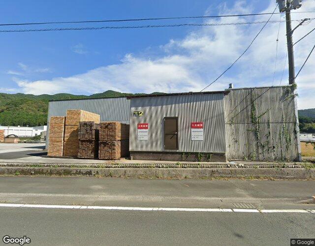 なるせ 右側からの外観