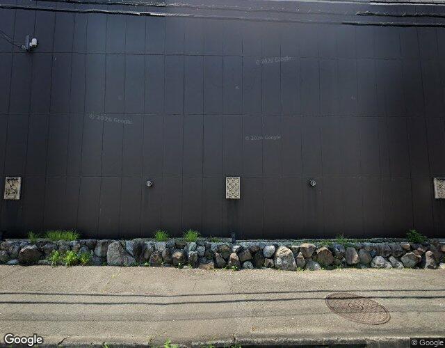 ホテル 天使の隠れ家 松山店 左側からの外観