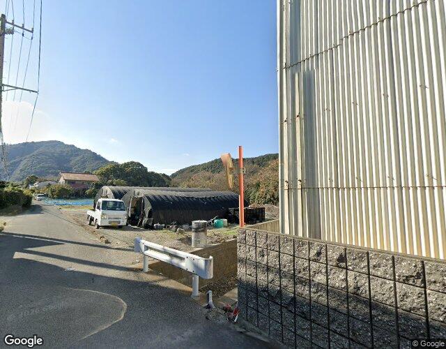 アマン 左側からの外観