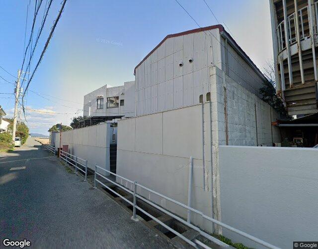 アマン 右側からの外観