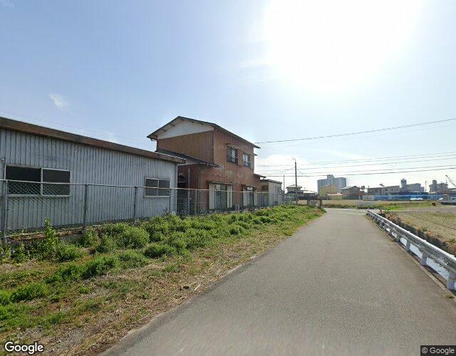 KISS KISS 右側からの外観