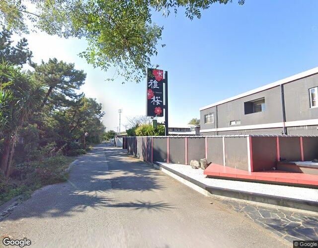 プライベートスペース 雅桜 左側からの外観