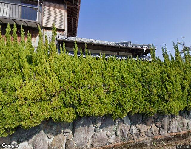ぴんくのくじら 右側からの外観