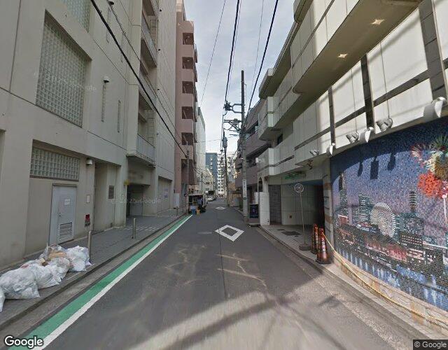 プラージュ 左側からの外観