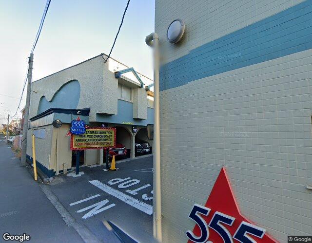 555MOTEL -SHONAN- 右側からの外観