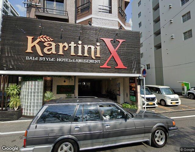 カルティニX 右側からの外観