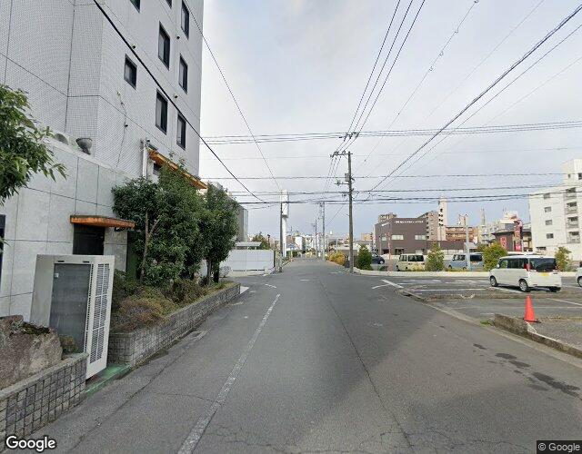 クインズコート 左側からの外観
