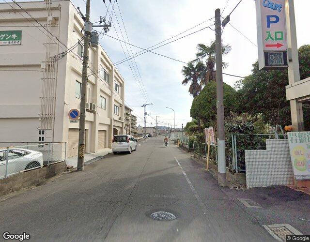 クインズコート 右側からの外観