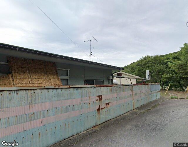 城山 左側からの外観