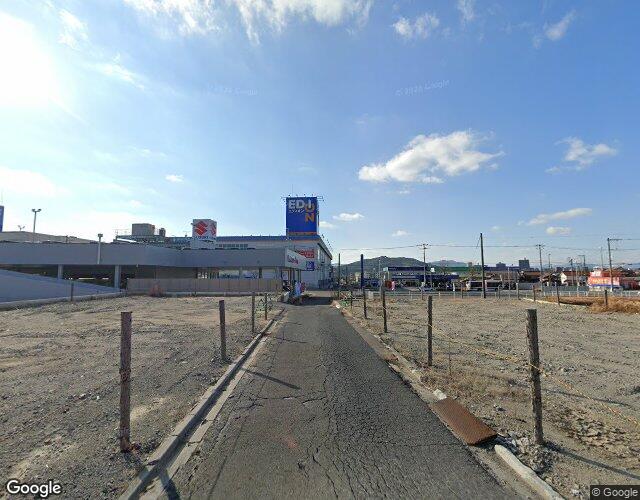 ペリエ 左側からの外観