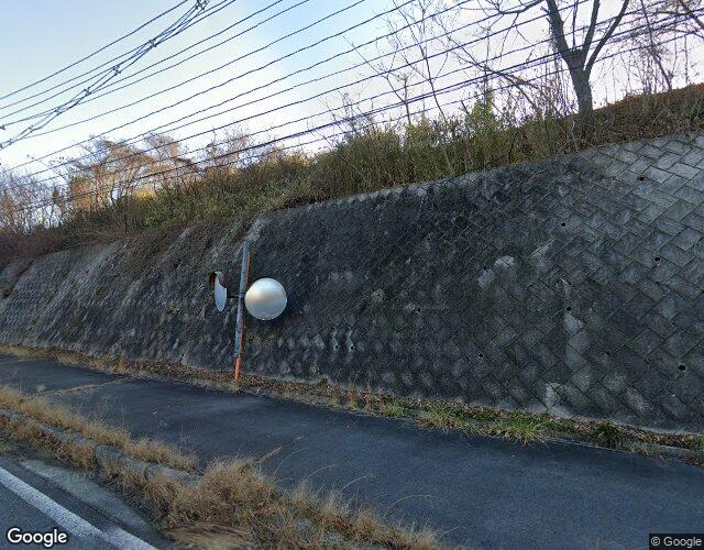 モア＆モア 右側からの外観