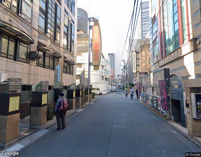 ブロンモード新宿 裏側からの外観