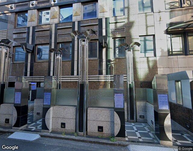 ブロンモード新宿 右側からの外観