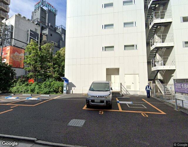 XO新宿 左側からの外観