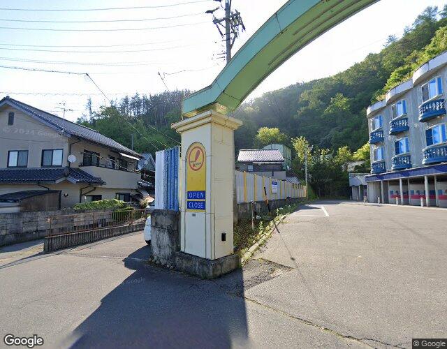 HOTEL FOROOT（旧 サプライズ） 右側からの外観