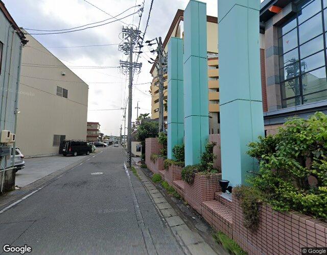 時間旅行 左側からの外観