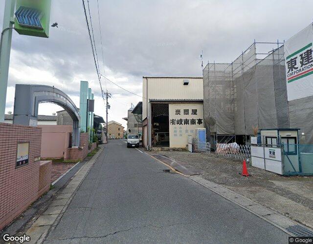 時間旅行 右側からの外観