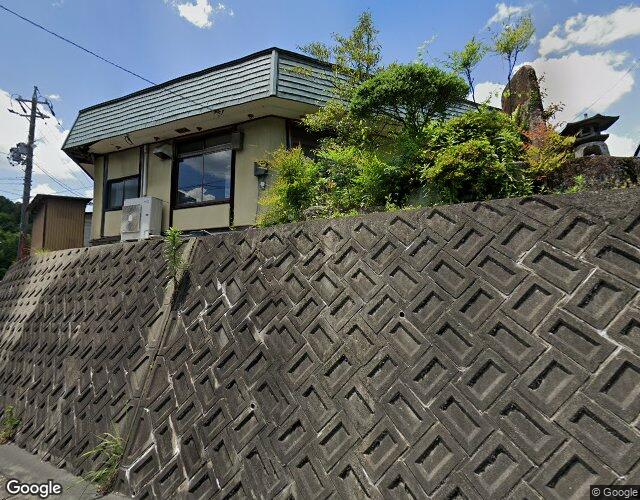 アン 左側からの外観