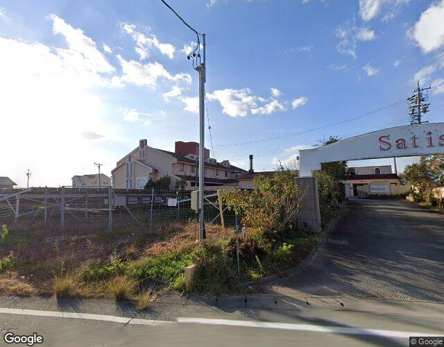 HOTEL Satis（伊勢） 左側からの外観