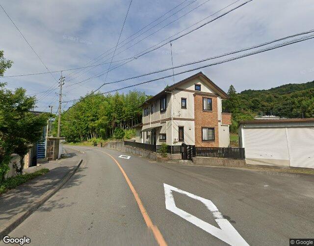 白樺 右側からの外観