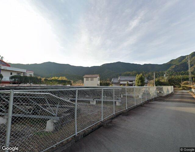 PLEBE PLEBE 裏側からの外観