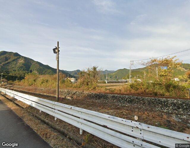 PLEBE PLEBE 左側からの外観