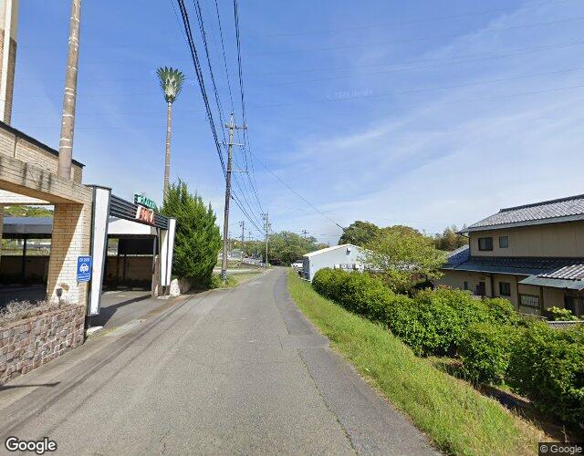 AURA関インター店 右側からの外観