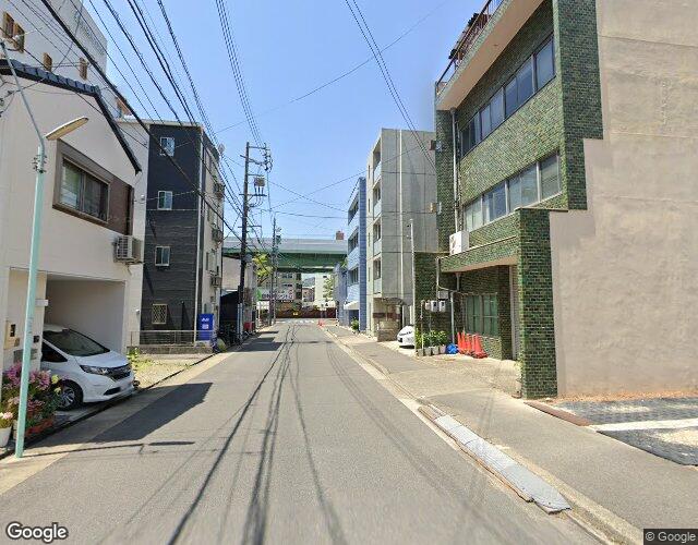 コロナクラブ 左側からの外観