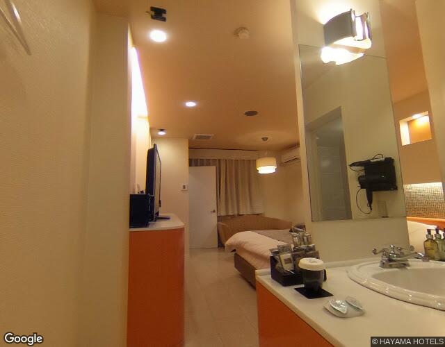 HOTEL HAYAMA（ハヤマ）【HAYAMA HOTELS】 右側からの外観