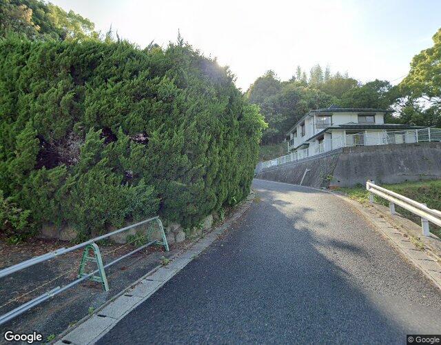 バロン 左側からの外観