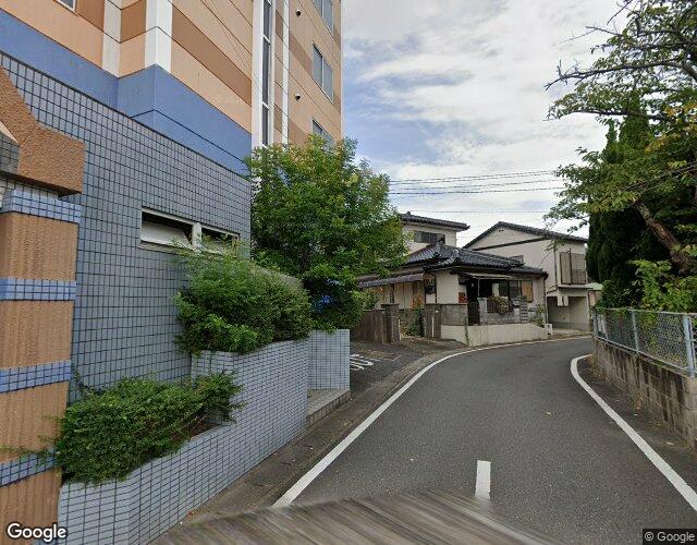 エフワン 左側からの外観
