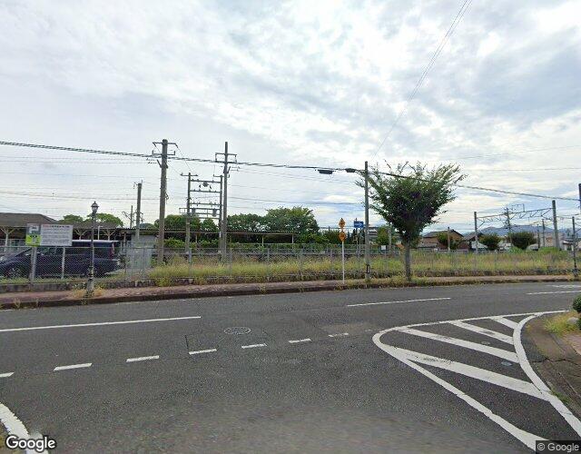 エフワン 右側からの外観