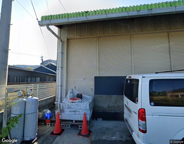 里 右側からの外観