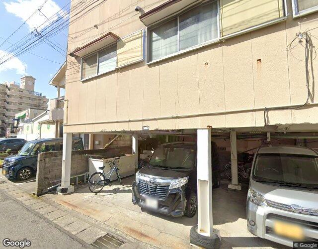 オーパ 左側からの外観