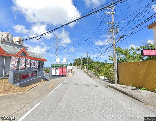 チャームド 右側からの外観