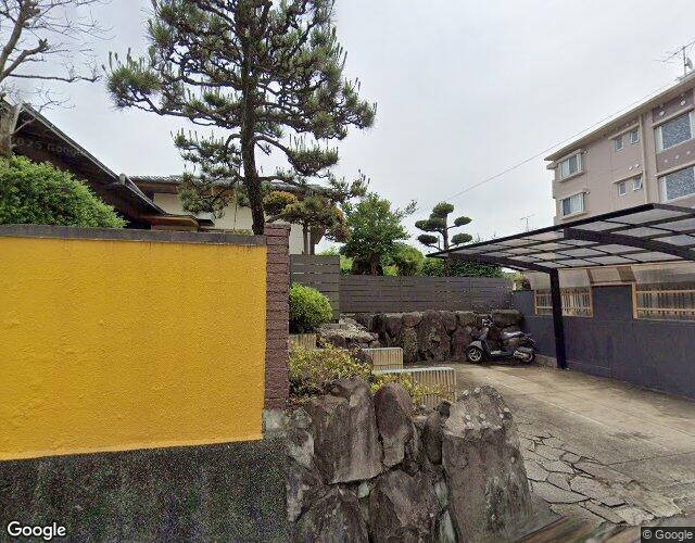 グリーンサラダ 右側からの外観